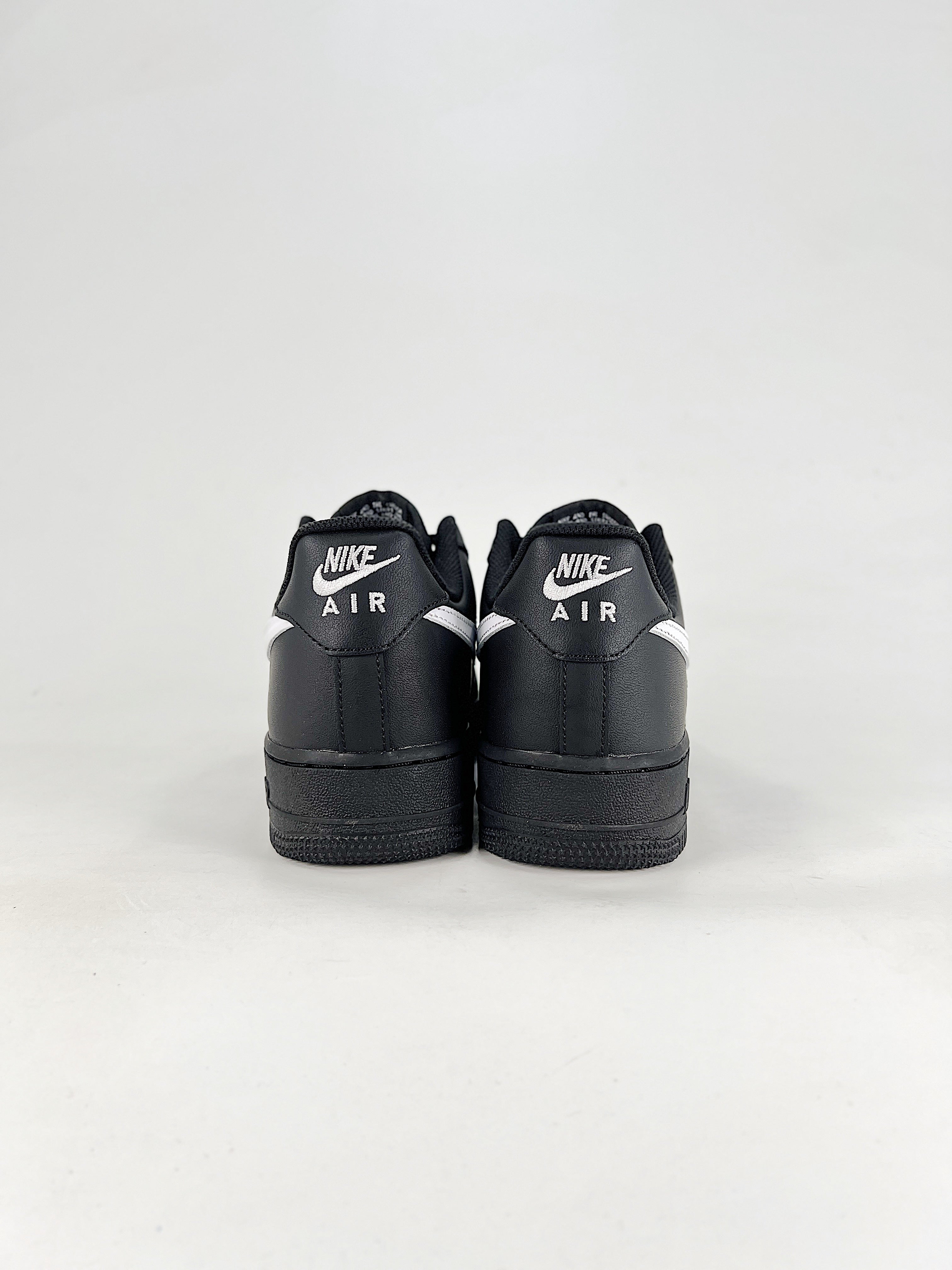 AIR FORCE 1 BLACK & WHITE
