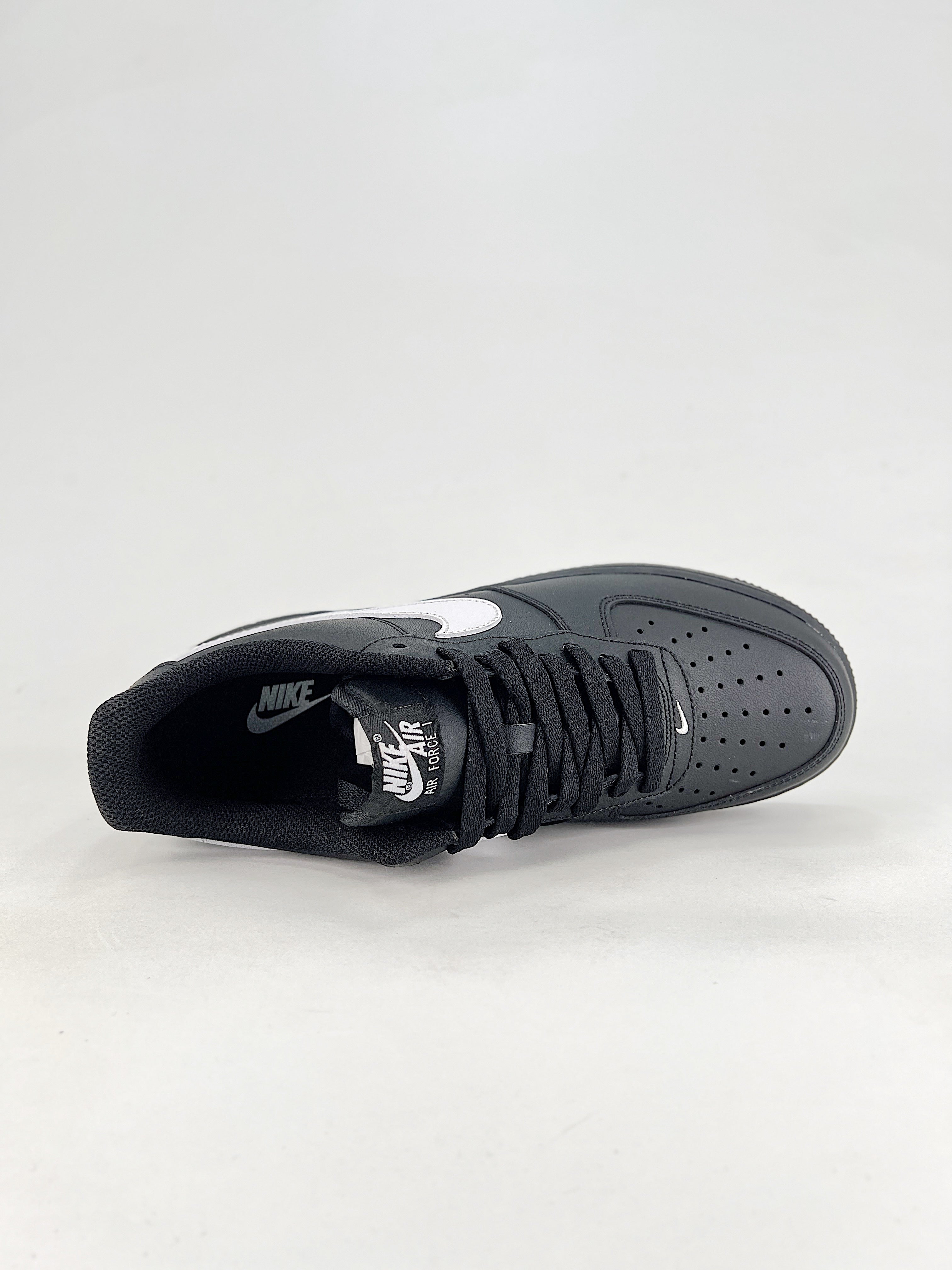 AIR FORCE 1 BLACK & WHITE