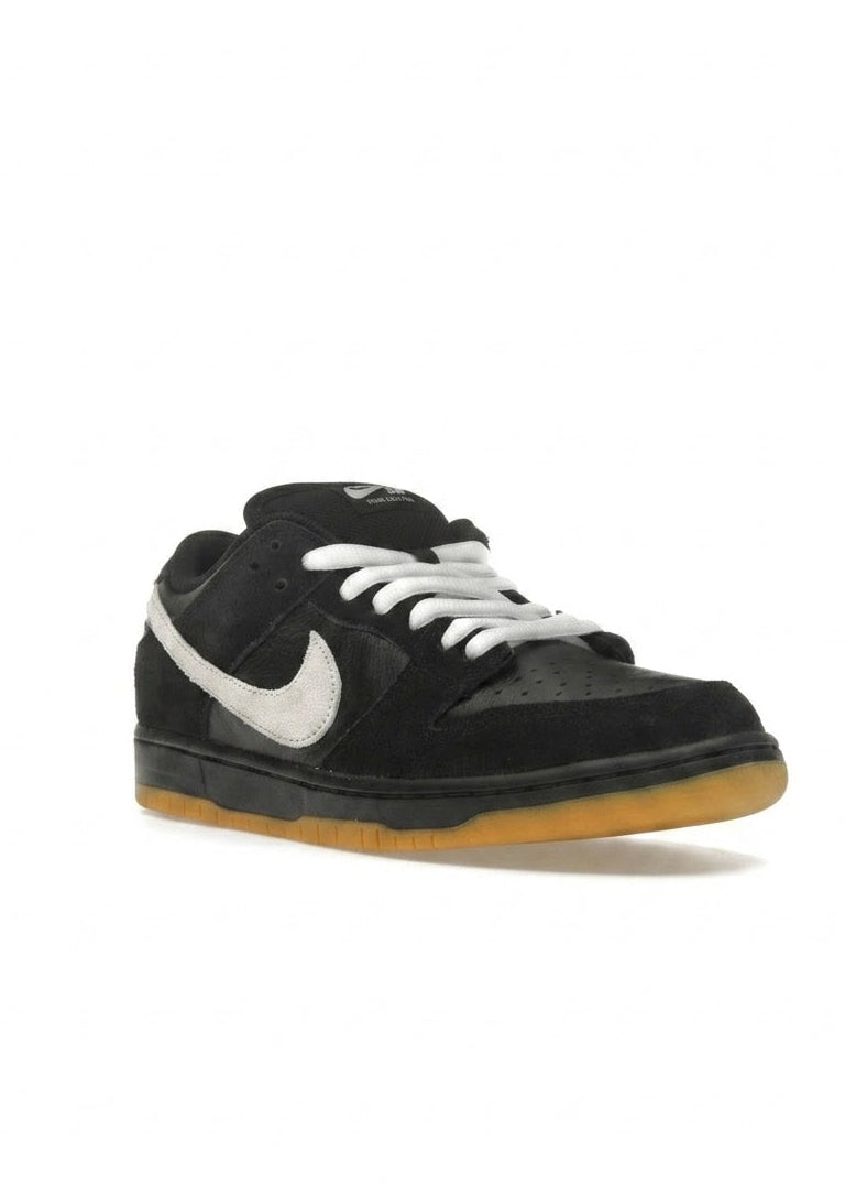 NIKE SB DUNK LOW BLACK & WHITE GUM