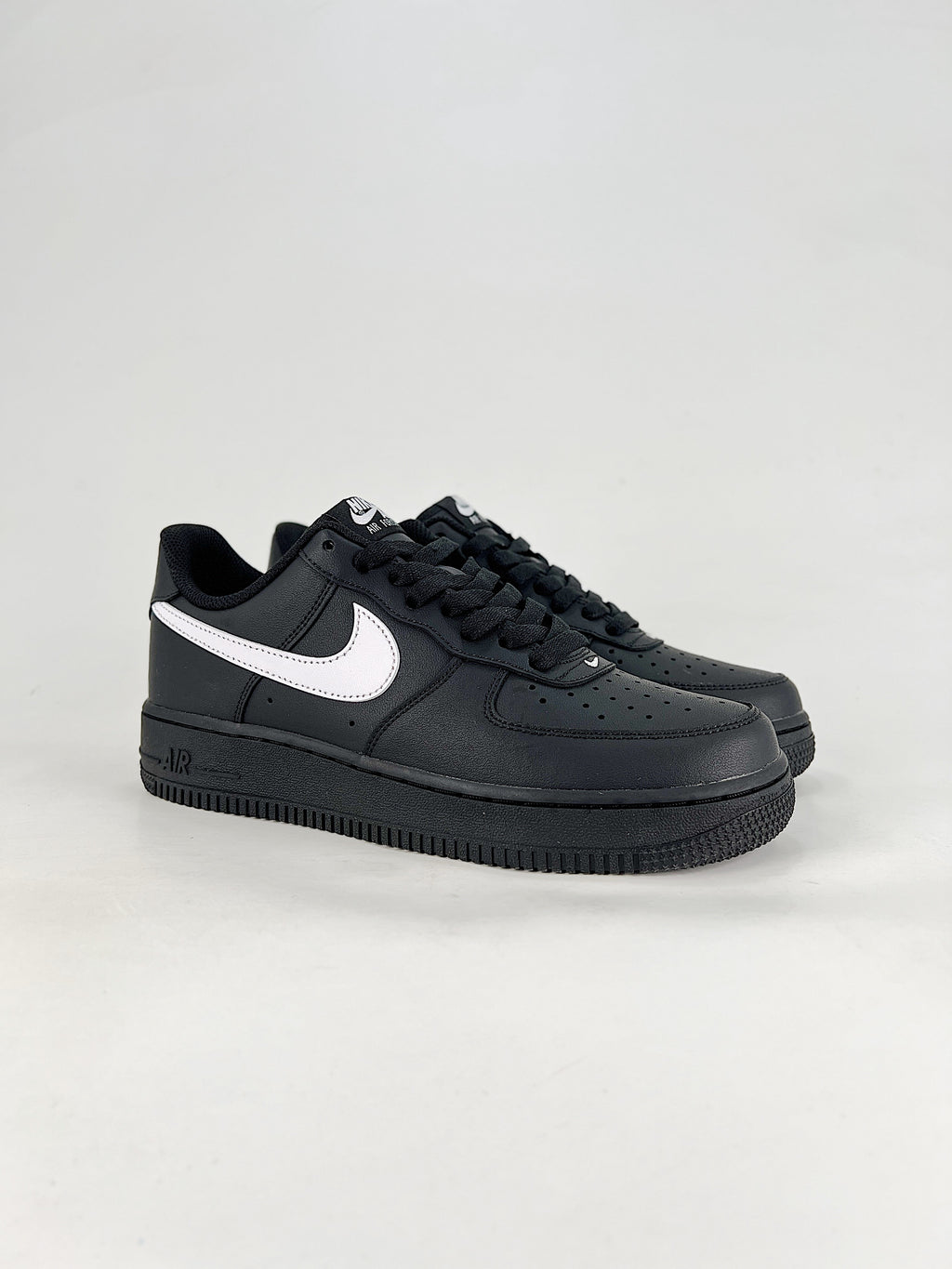 AIR FORCE 1 BLACK & WHITE