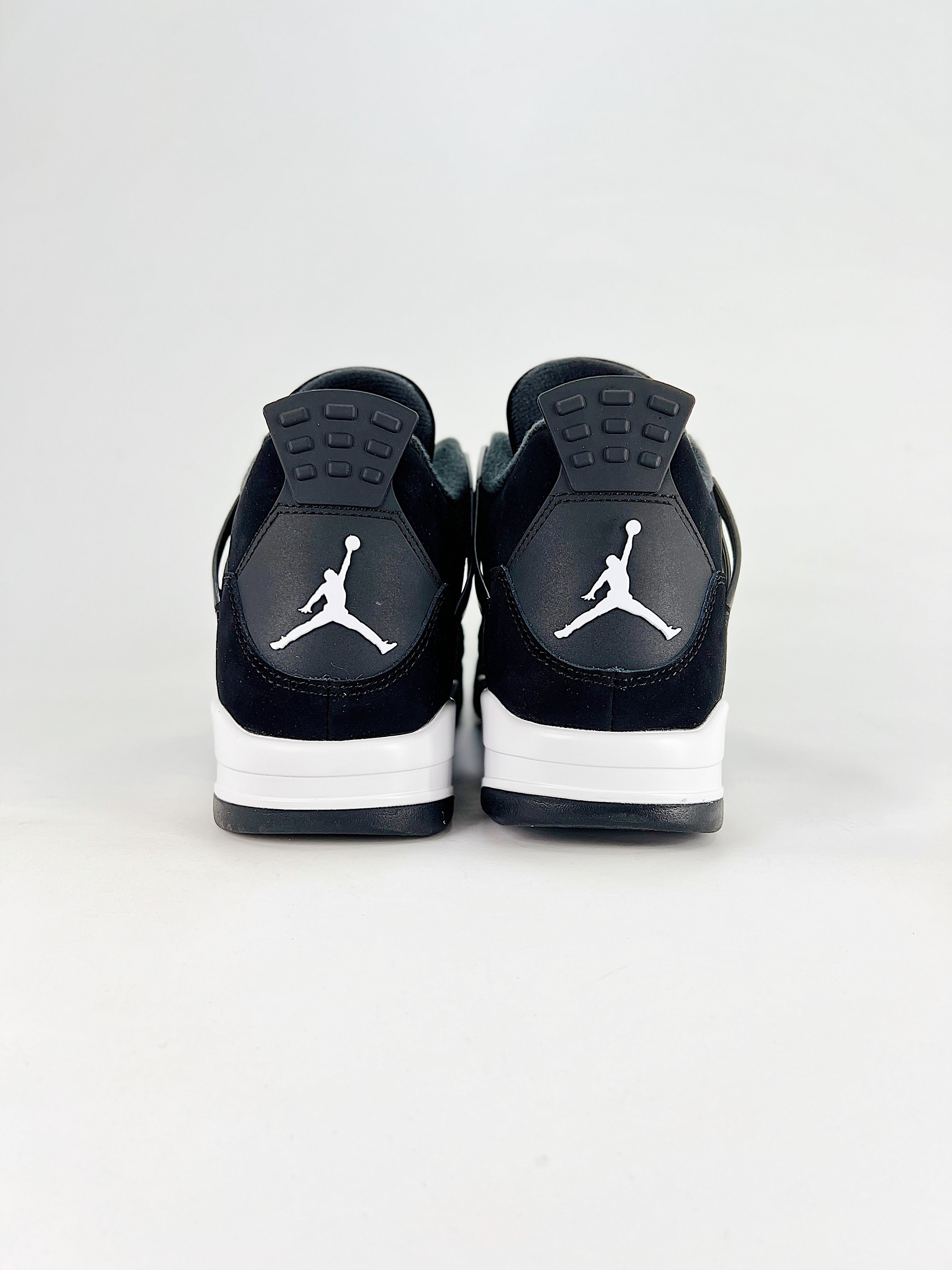 JORDAN RETRO 4 WHITE TUNDER