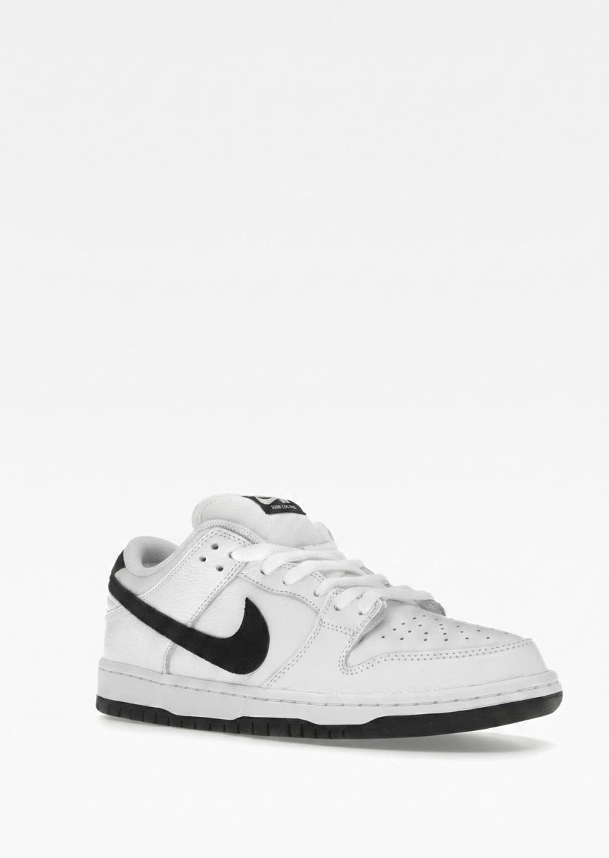 NIKE SB DUNK LOW WHITE & BLACK